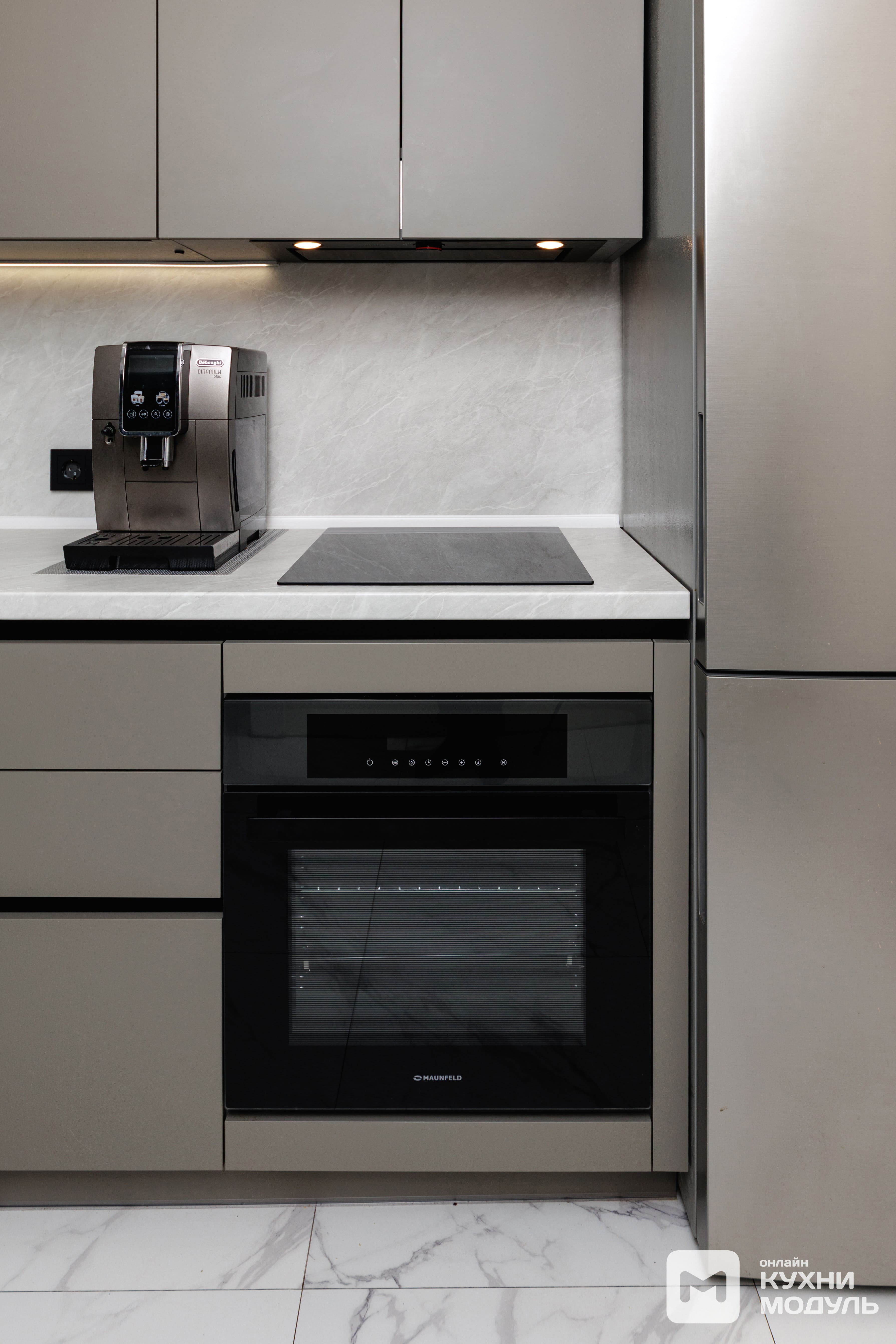 уголок на кухне с варочной поверхностью и духовым шкафом