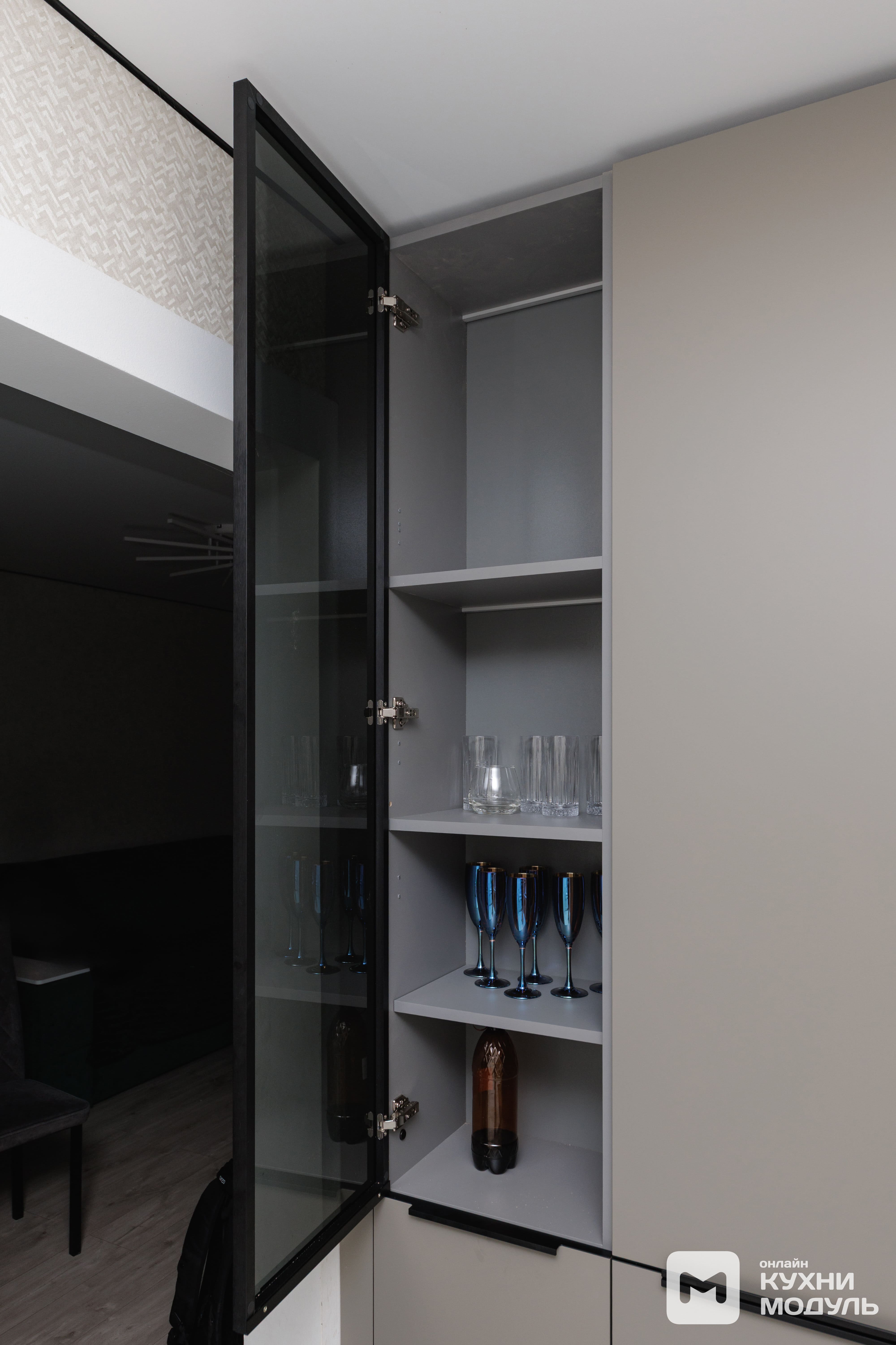 Угловая современная модульная кухня серо-коричневого цвета от Модуль онлайн